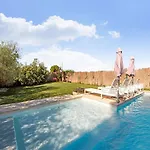 度假居 With Private Pool