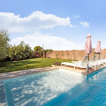 Lively In With Private Pool Сasa de vacaciones