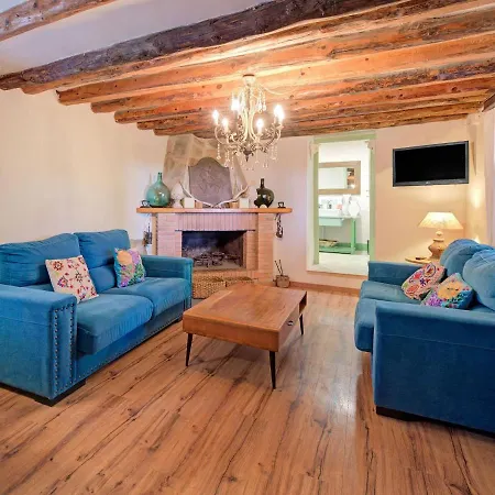 Сasa de vacaciones Lively In With Private Pool