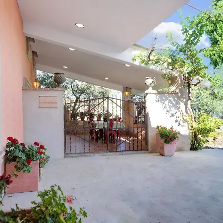 Lively In With Private Pool