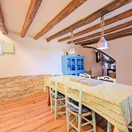 Lively In With Private Pool Сasa de vacaciones