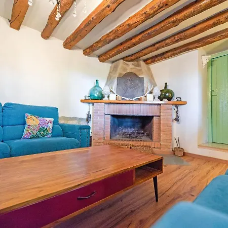 Lively In With Private Pool Сasa de vacaciones
