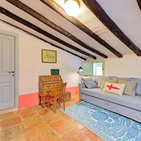 Сasa de vacaciones Lively In With Private Pool