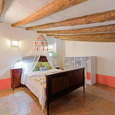Lively In With Private Pool Сasa de vacaciones