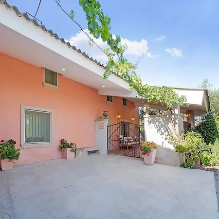 With Private Pool Ferienhaus *