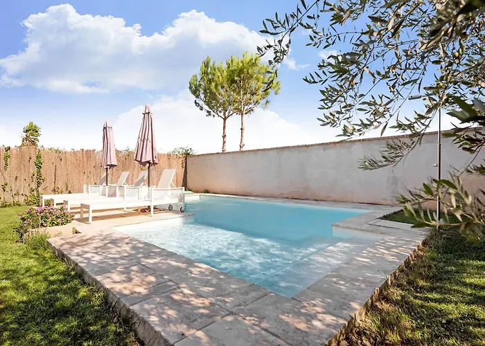 With Private Pool * Fraga