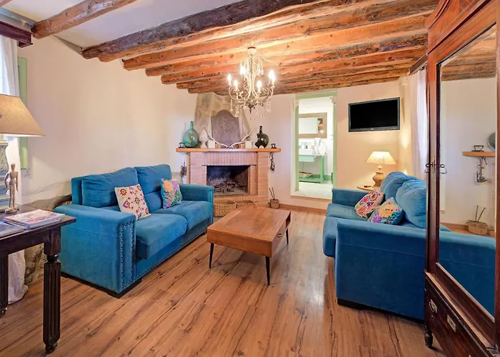 With Private Pool Semesterbostad