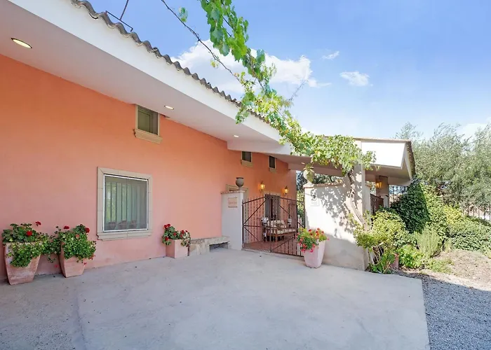 With Private Pool Semesterbostad *